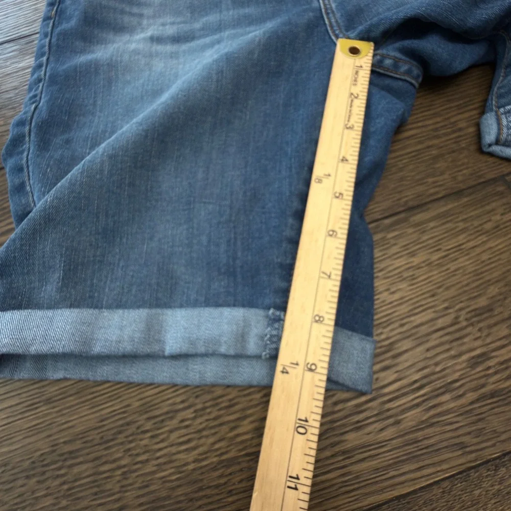 Signature by Levi Strauss & Co Womens Blue Bermuda Denim Shorts Size 16 W33